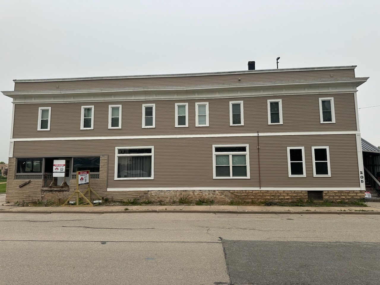 205 North Maple Street - 201